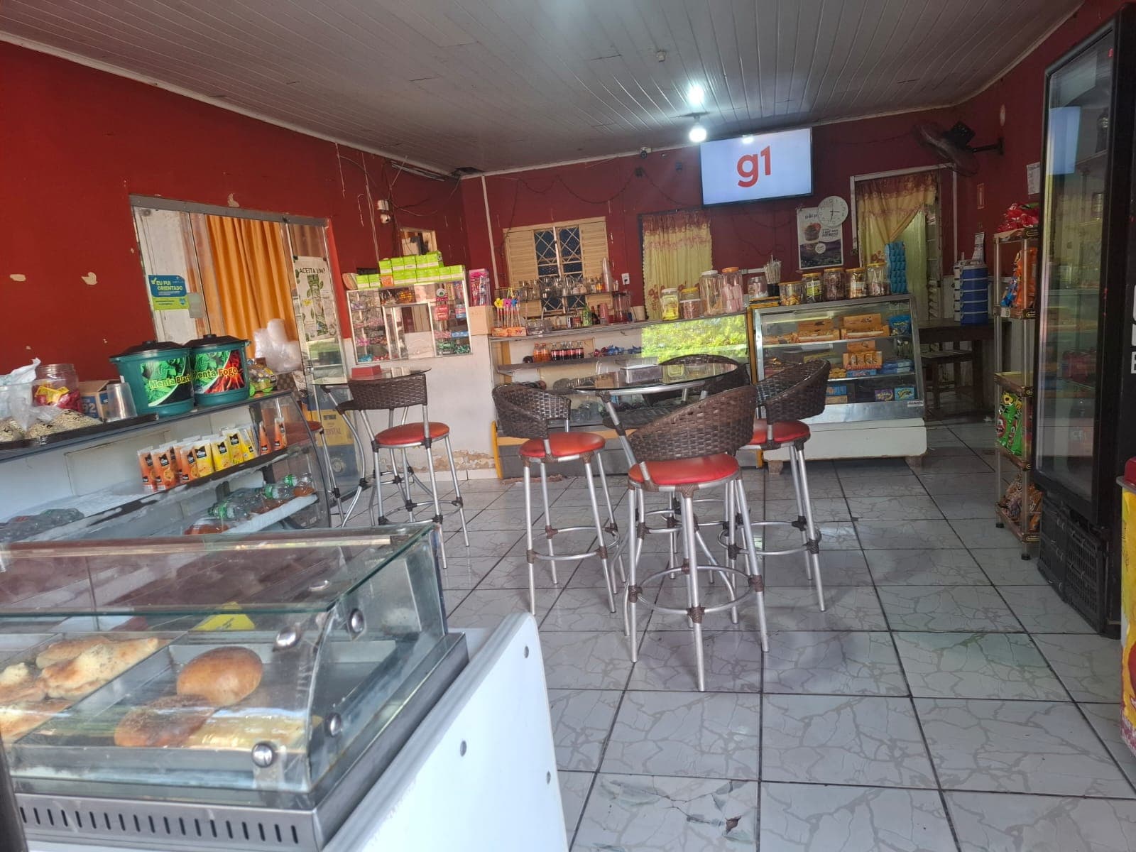 Balcão e área do bar